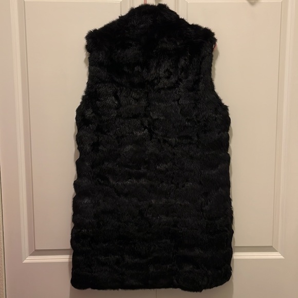 Annabelle New York Black Fur Vest - Picture 2 of 3